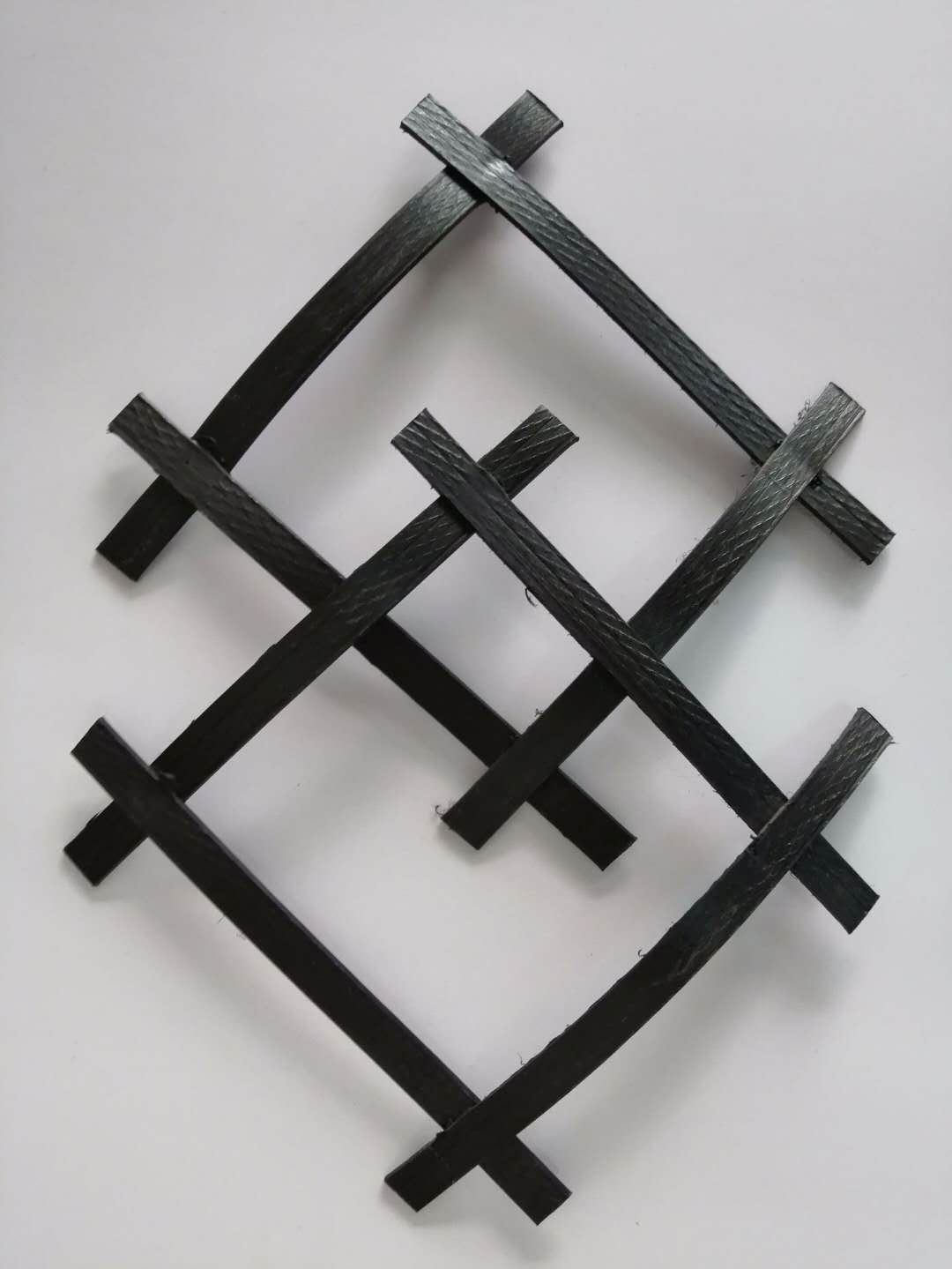 高強(qiáng)凸結(jié)點鋼塑土工格柵生產(chǎn)廠家